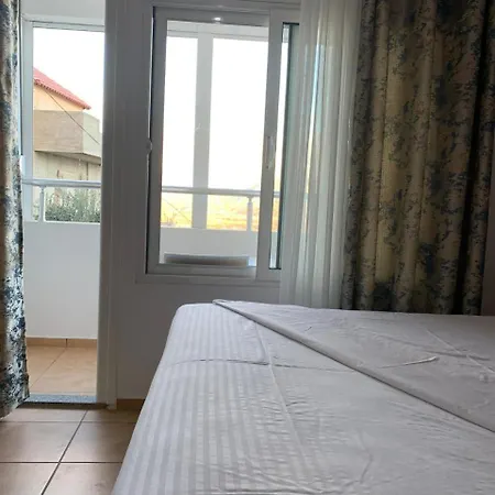 ホームステイ Zisi Sarandë