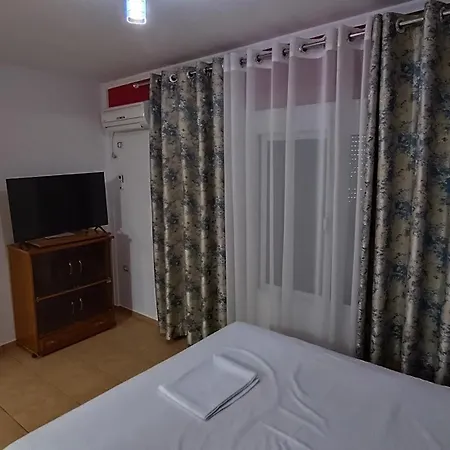 Zisi *